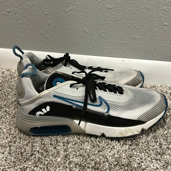 Nike Air Max 2090 Green Abyss Athletic Shoes White‎